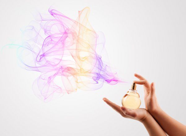 BLOG  -Understanding fragrance notes: Explore the layered composition of perfumes, from top to base notes, and learn how to choose and use scents for every occasion