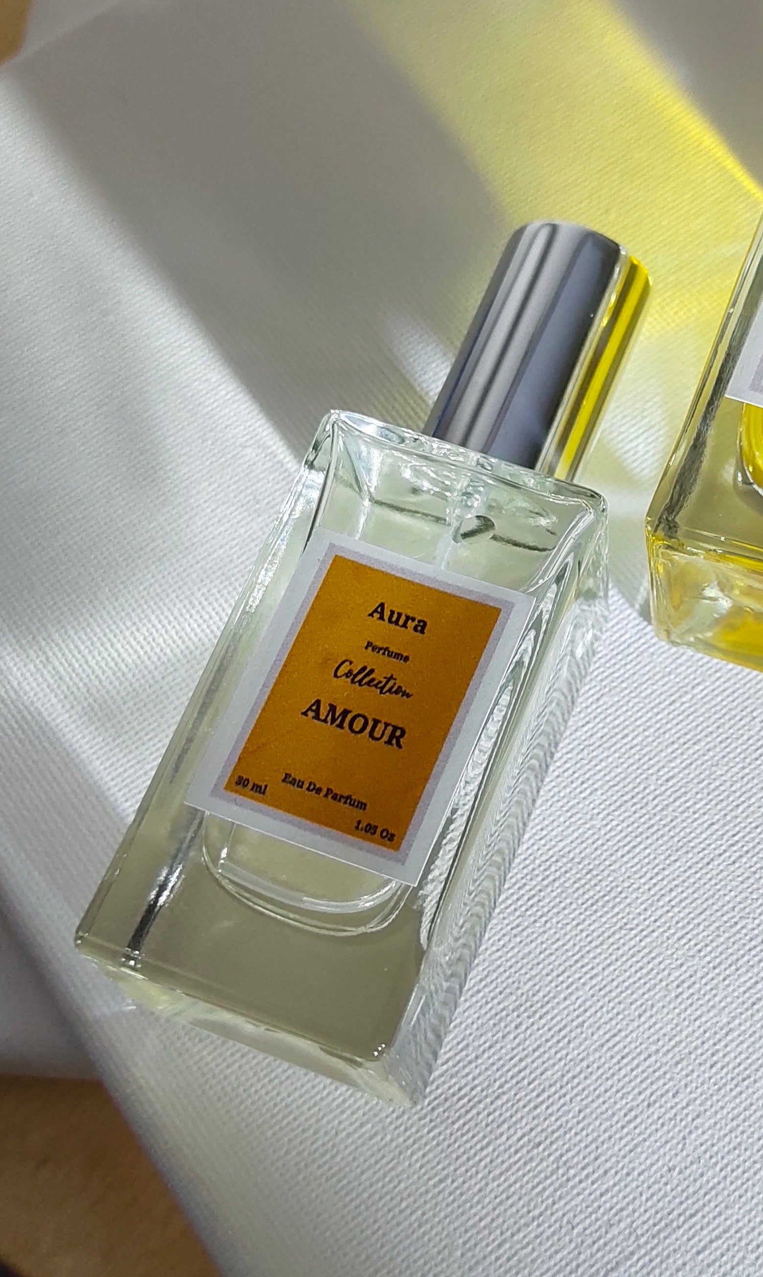 showcasing citrus and woody notes in a sleek glass bottle.